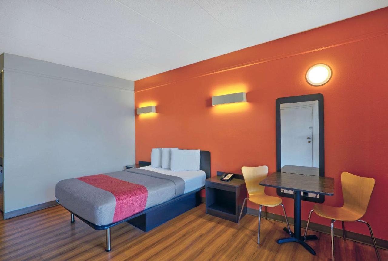 6-seaford, De Hotel
